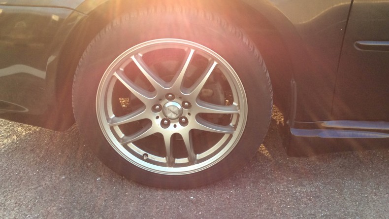 タイヤホイール前