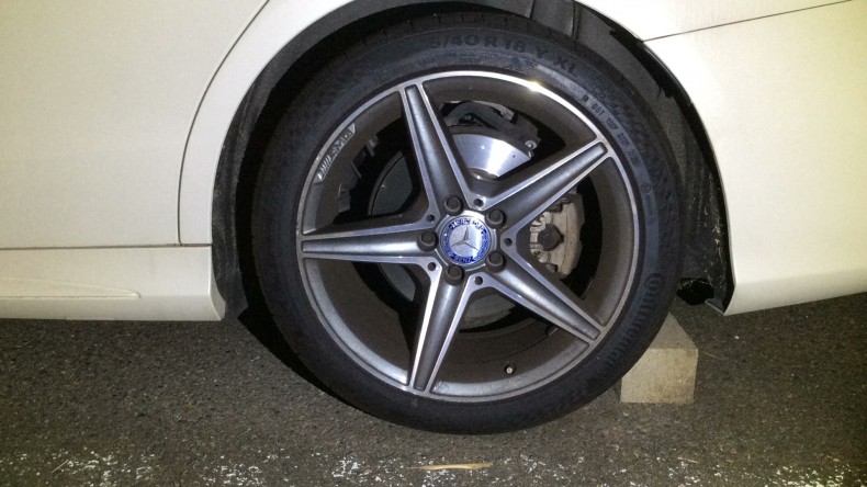 タイヤホイール前