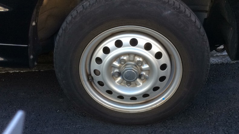 タイヤホイール前