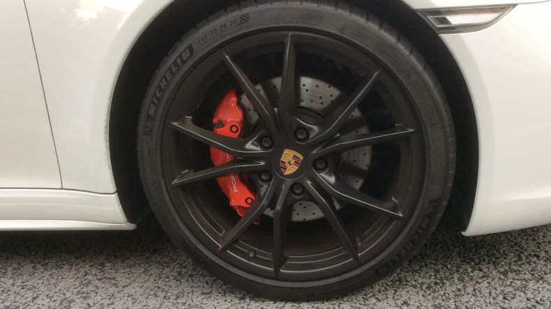 タイヤホイール前