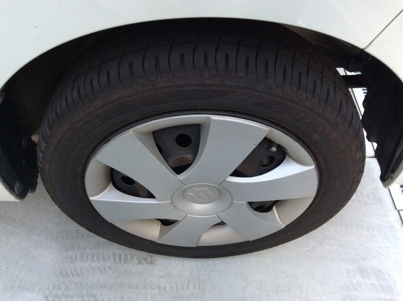 タイヤホイール前