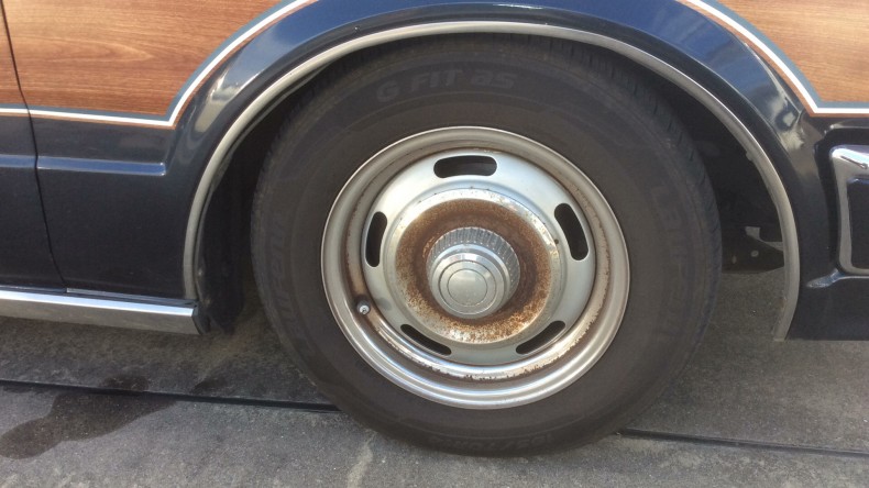 タイヤホイール前