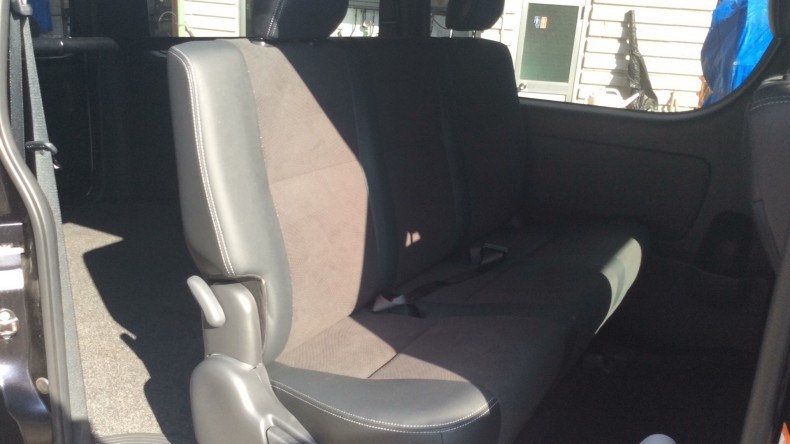 内装後方シート