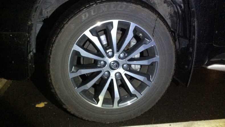 タイヤホイール前