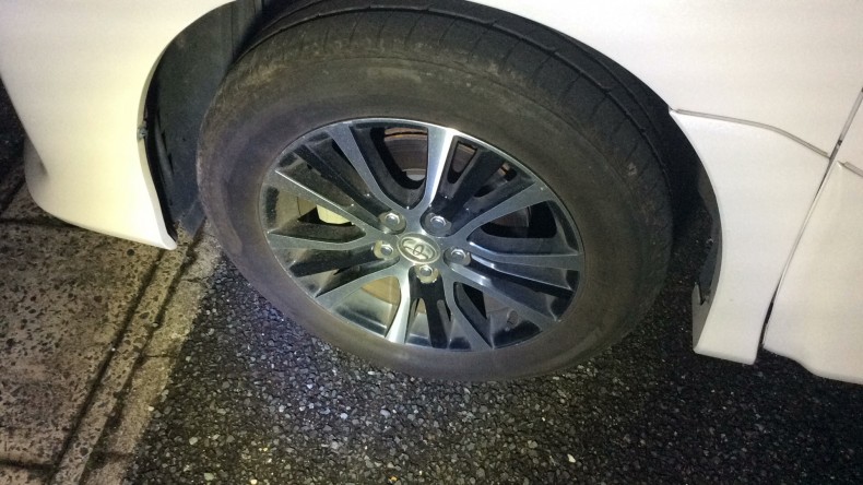 タイヤホイール前