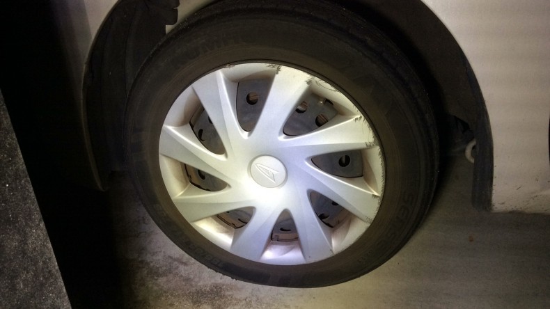 タイヤホイール前