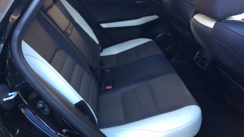 内装後方シート