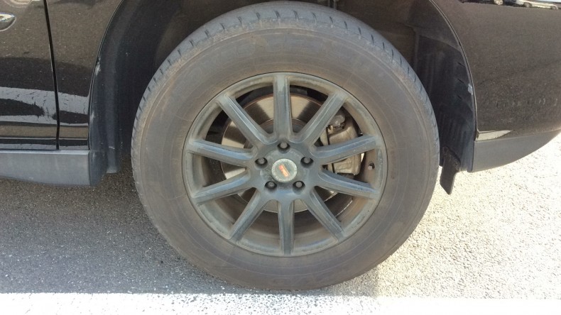 タイヤホイール前