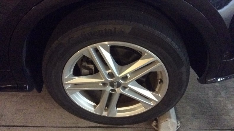 タイヤホイール前