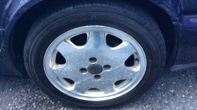 タイヤホイール前