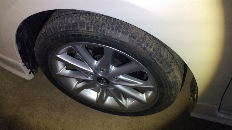 タイヤホイール前