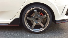 タイヤホイール前