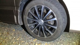 タイヤホイール前