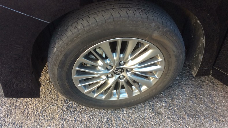 タイヤホイール前