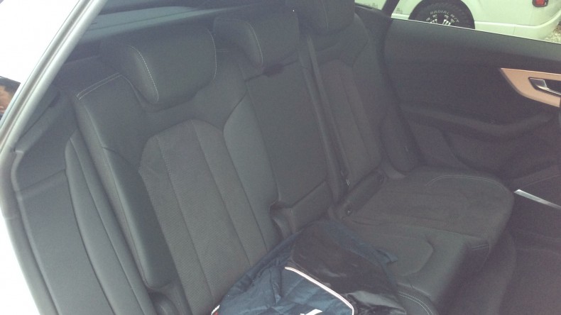 内装後方シート