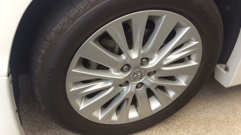 タイヤホイール前