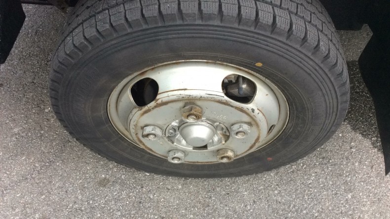 タイヤホイール前