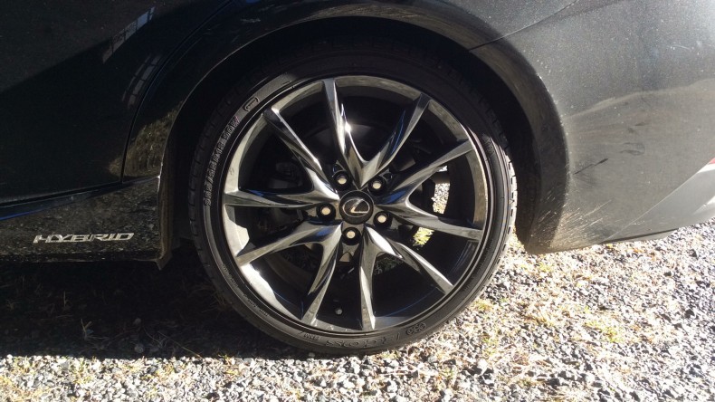 タイヤホイール前