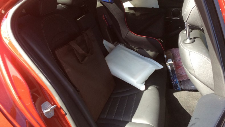 内装後方シート