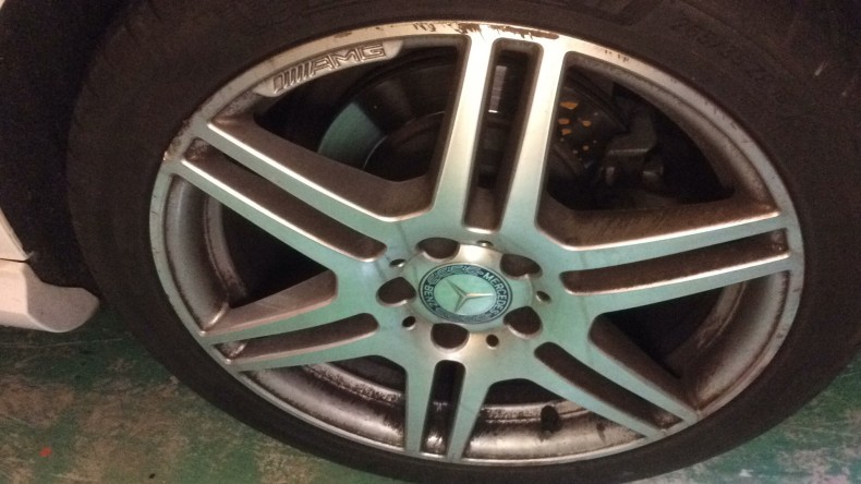 タイヤホイール前