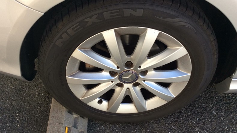 タイヤホイール前