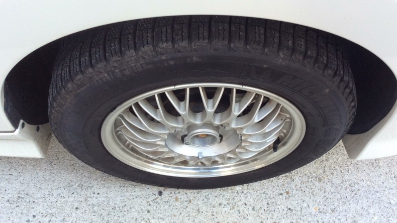 タイヤホイール前