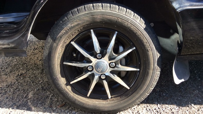 タイヤホイール前