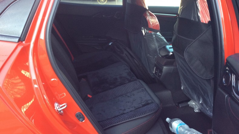 内装後方シート