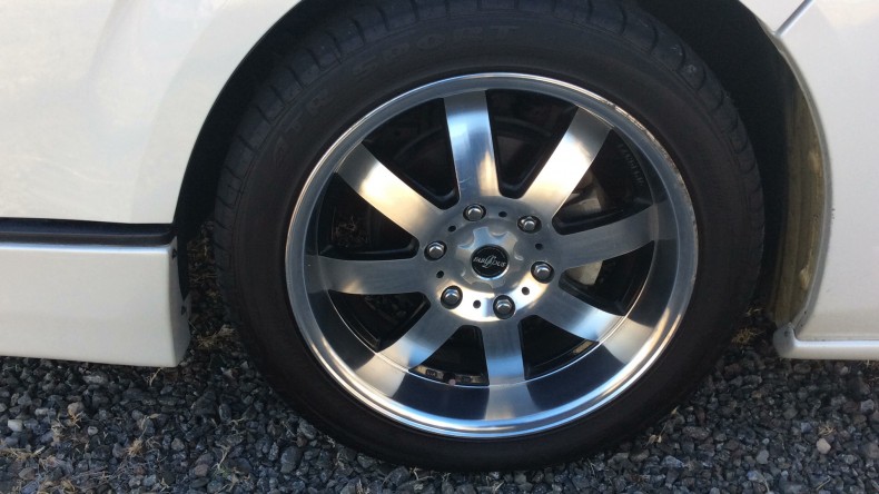 タイヤホイール前