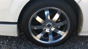 タイヤホイール前