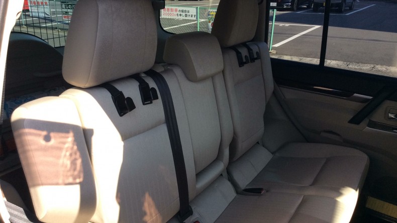 内装後方シート