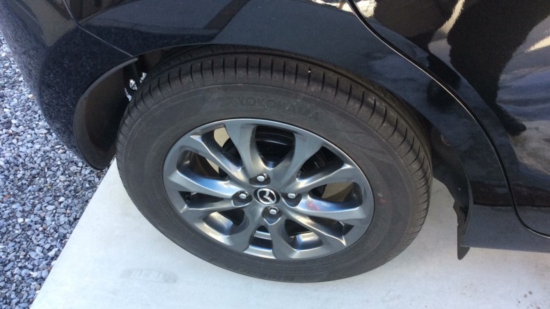 タイヤホイール前