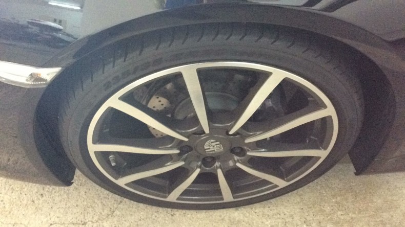 タイヤホイール前