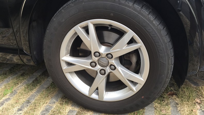 タイヤホイール前