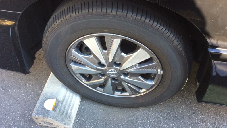 タイヤホイール前