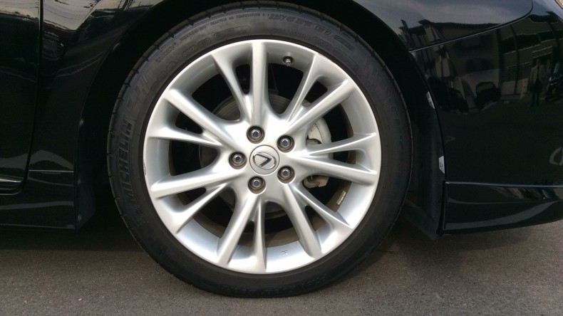 タイヤホイール前