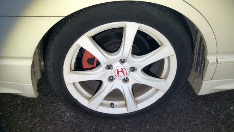 タイヤホイール前