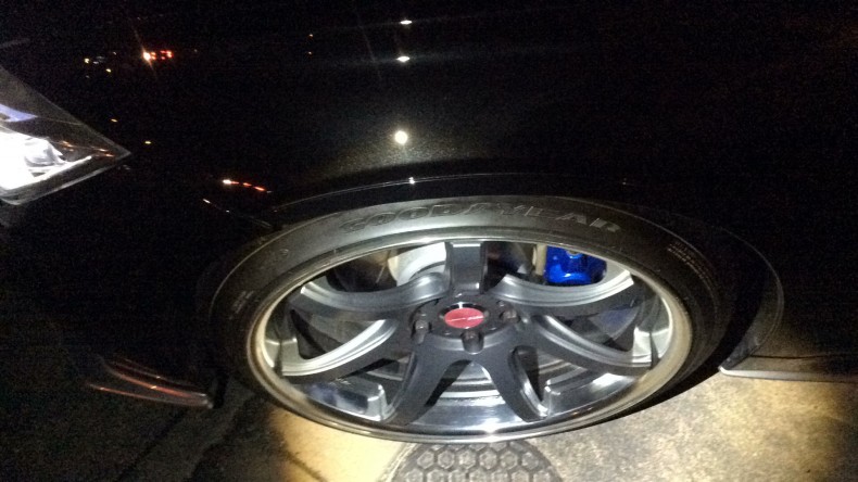 タイヤホイール前