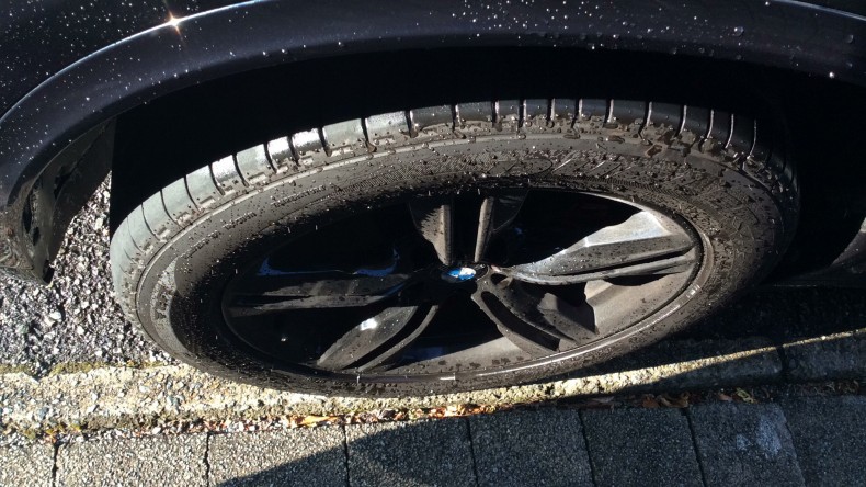 タイヤホイール前