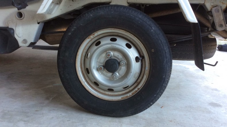 タイヤホイール前