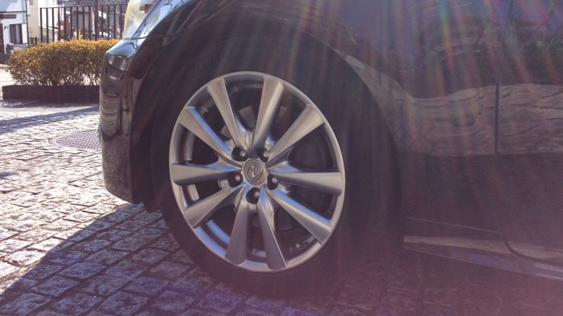 タイヤホイール前