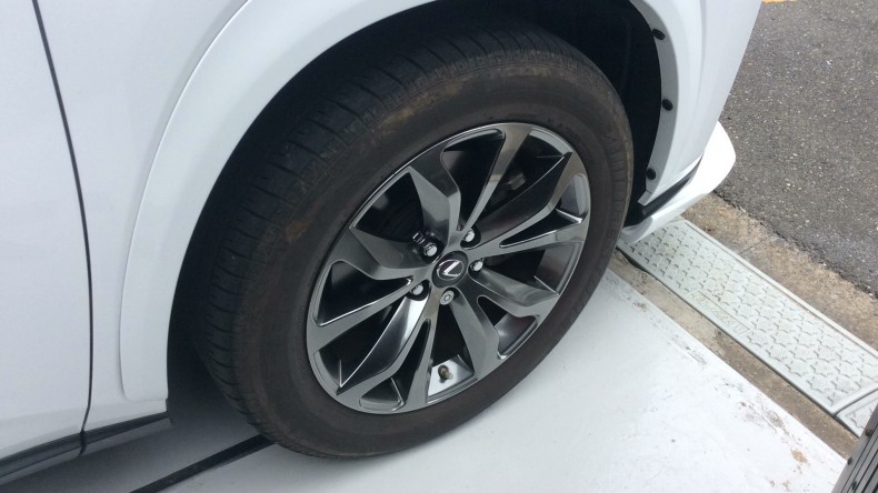 タイヤホイール前