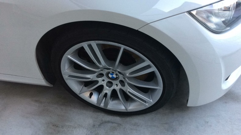 タイヤホイール前