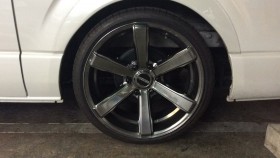 タイヤホイール前