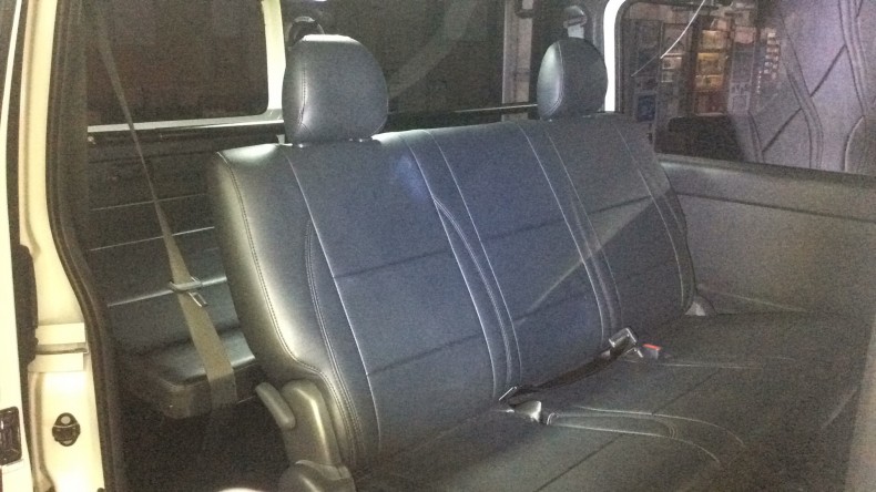 内装後方シート