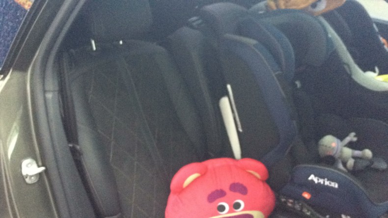 内装後方シート