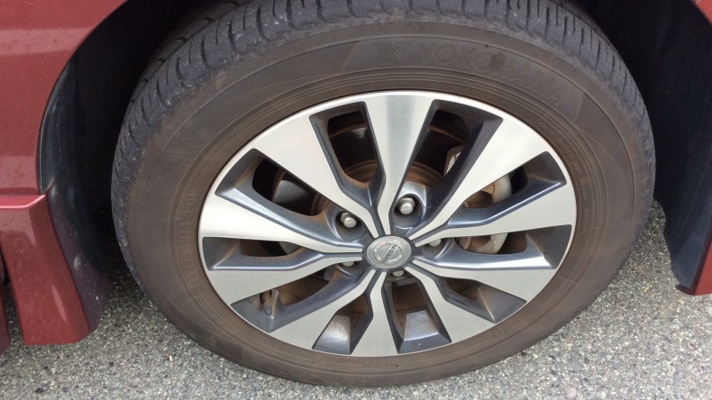 タイヤホイール前