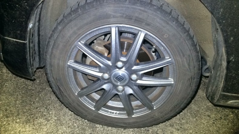 タイヤホイール前