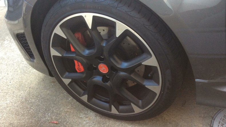 タイヤホイール前