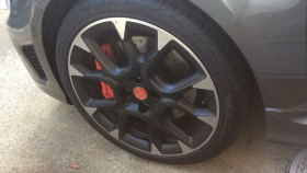 タイヤホイール前